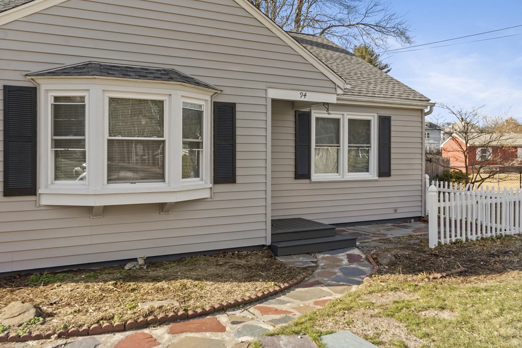 94 Milton Street Springfield, MA 01151 - Photo 5 of 41