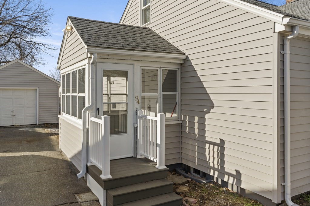 94 Milton Street Springfield, MA 01151 - Photo 6 of 41