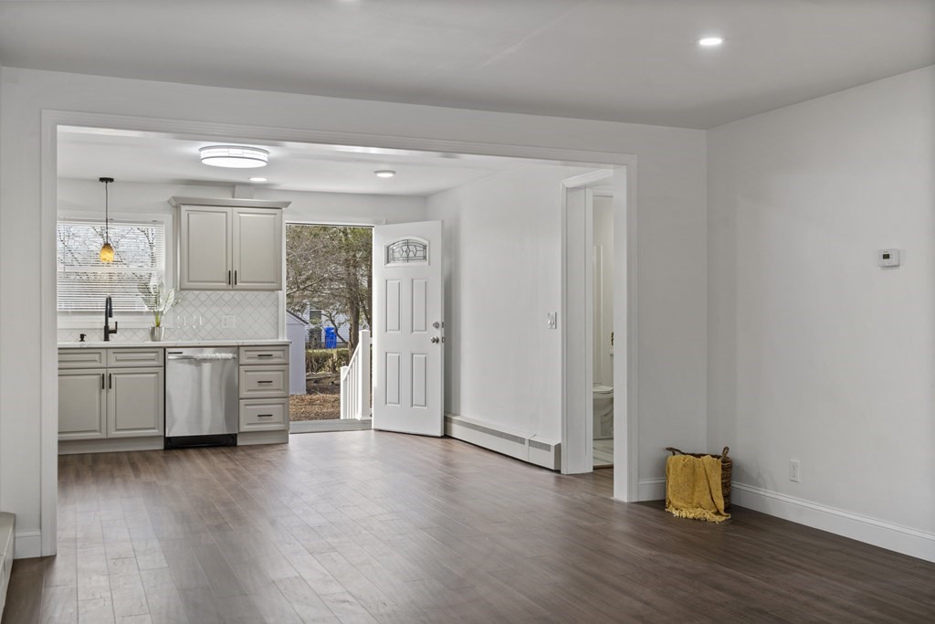 94 Milton Street Springfield, MA 01151 - Photo 10 of 41