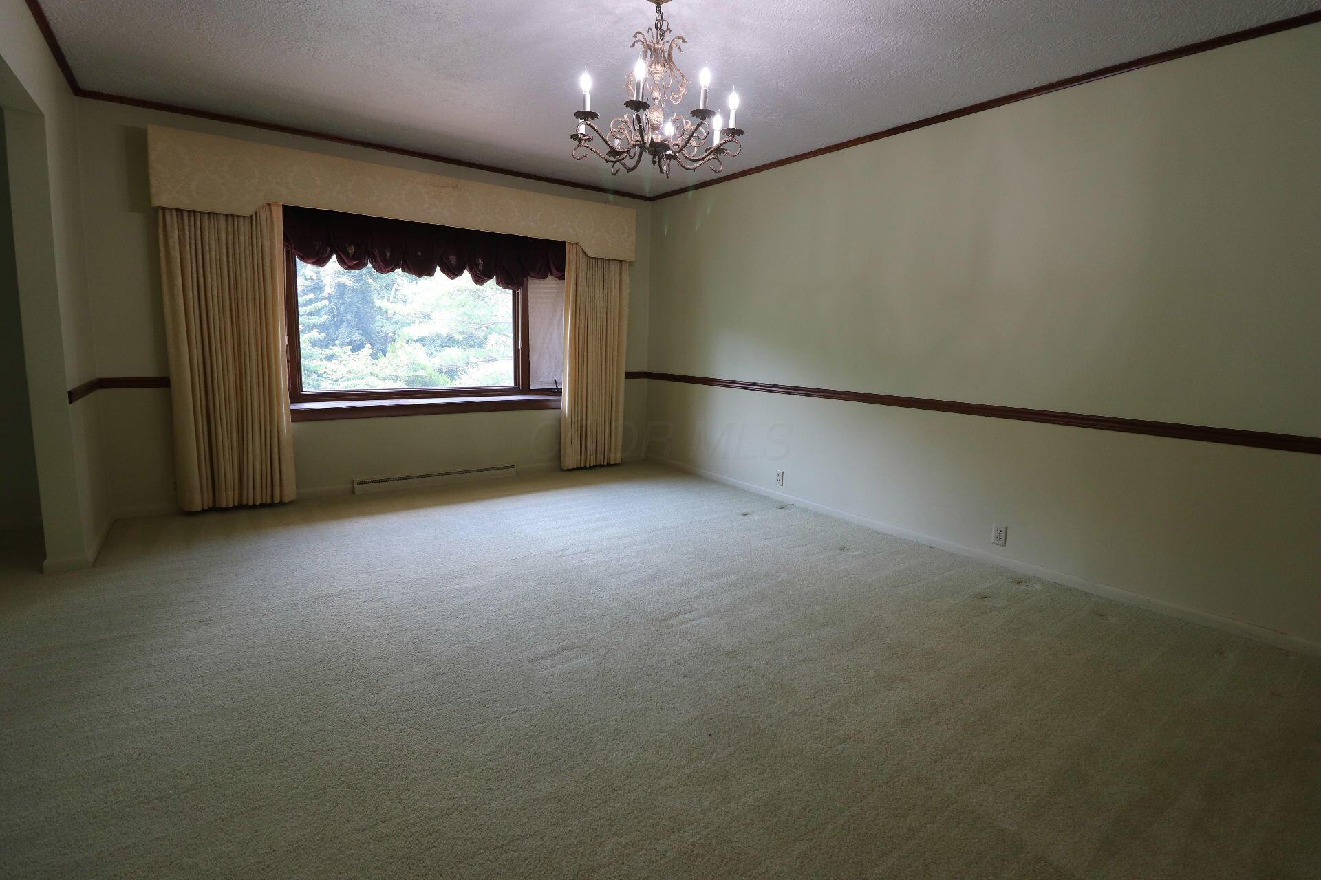 121 Hubbard Road Galloway, OH 43119 - Photo 13 of 37 Dining room