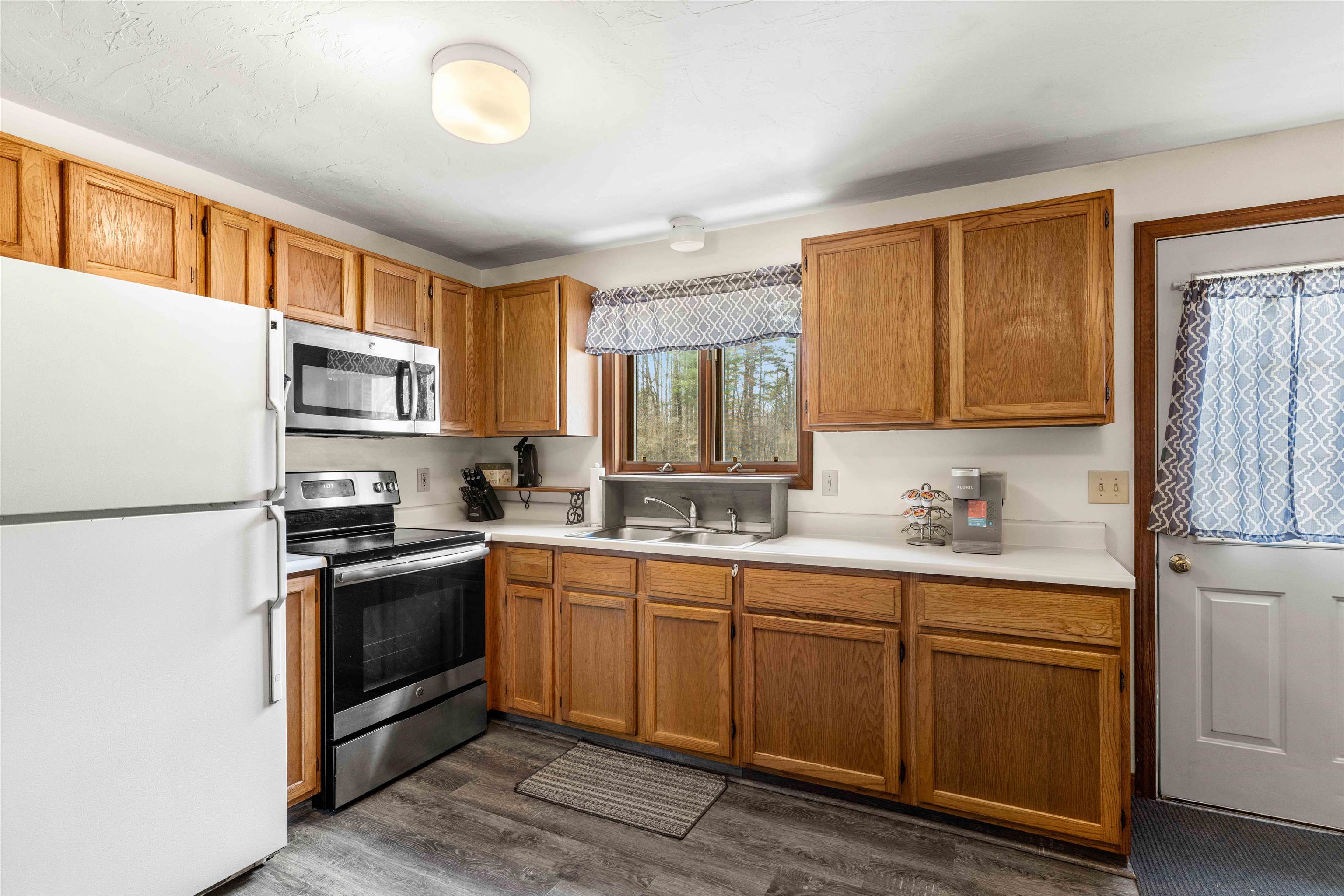 353 Goboro Road Epsom, NH 03234 - Photo 4 of 26