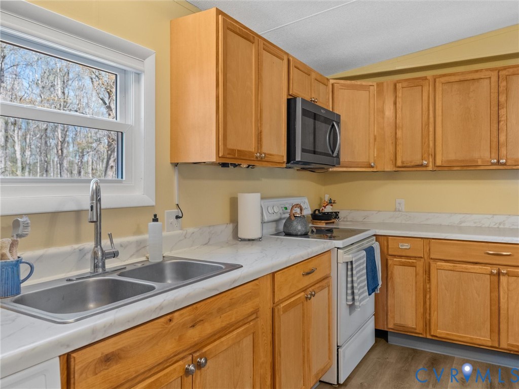 14181 Hopeful Road Montpelier, VA 23192 - Photo 7 of 39 The Kitchen has a SS Double Sink, Ceiling Fan with