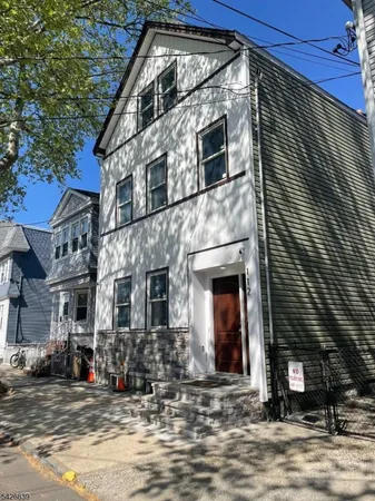 $2,800 | 110 Gotthart Street, Unit 1, Newark, NJ 07105