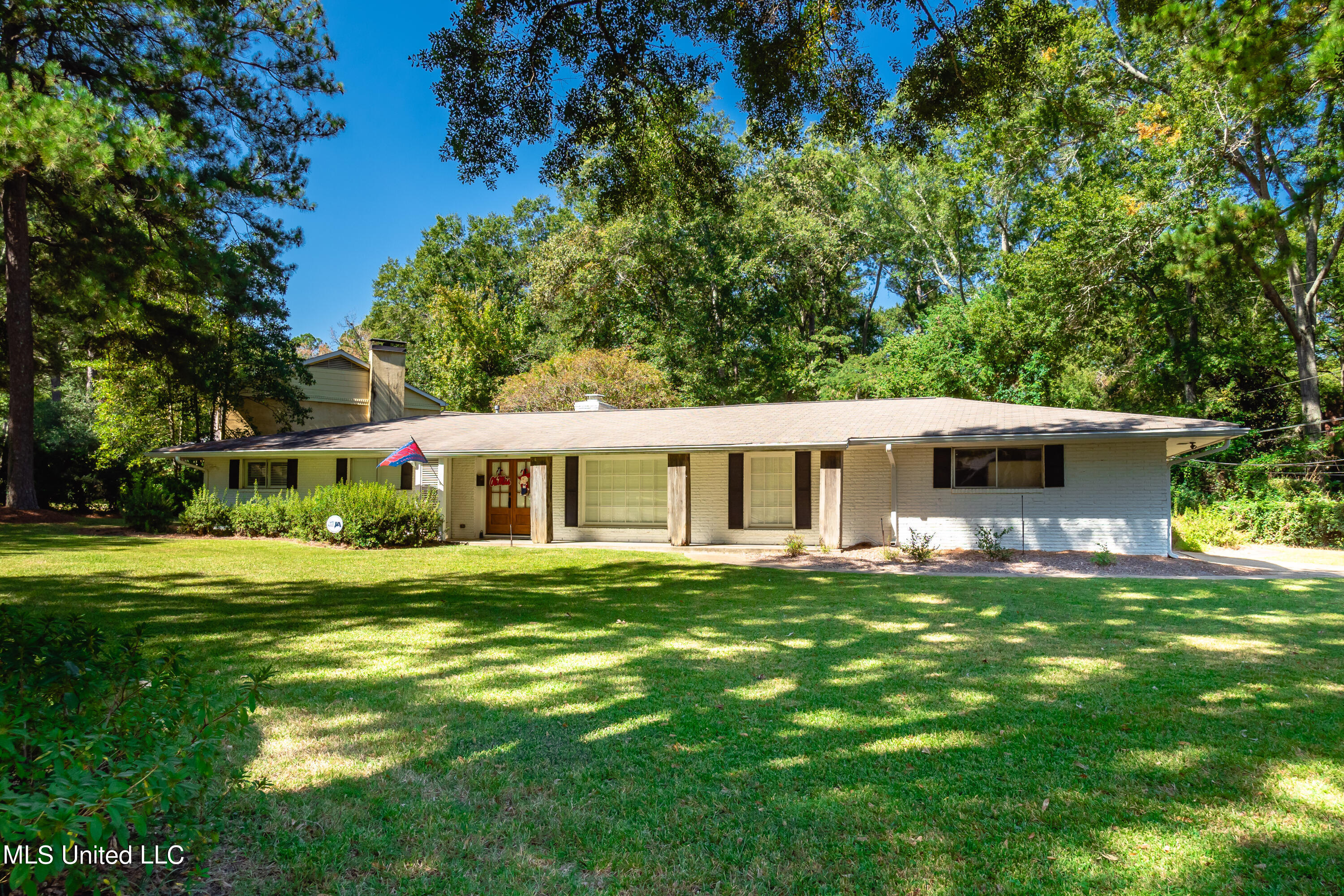2258 Bellingrath Road Jackson, MS 39211 - Photo 2 of 34 PA080002 - Copy