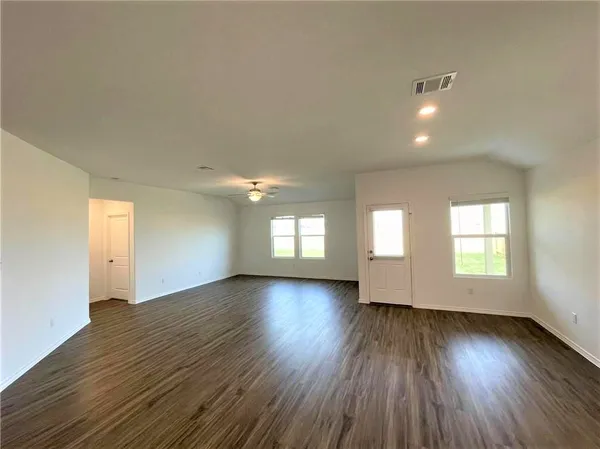 $1,995 | 409 Bluejack Way, Hutto, TX 78634