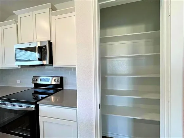 $1,995 | 409 Bluejack Way, Hutto, TX 78634