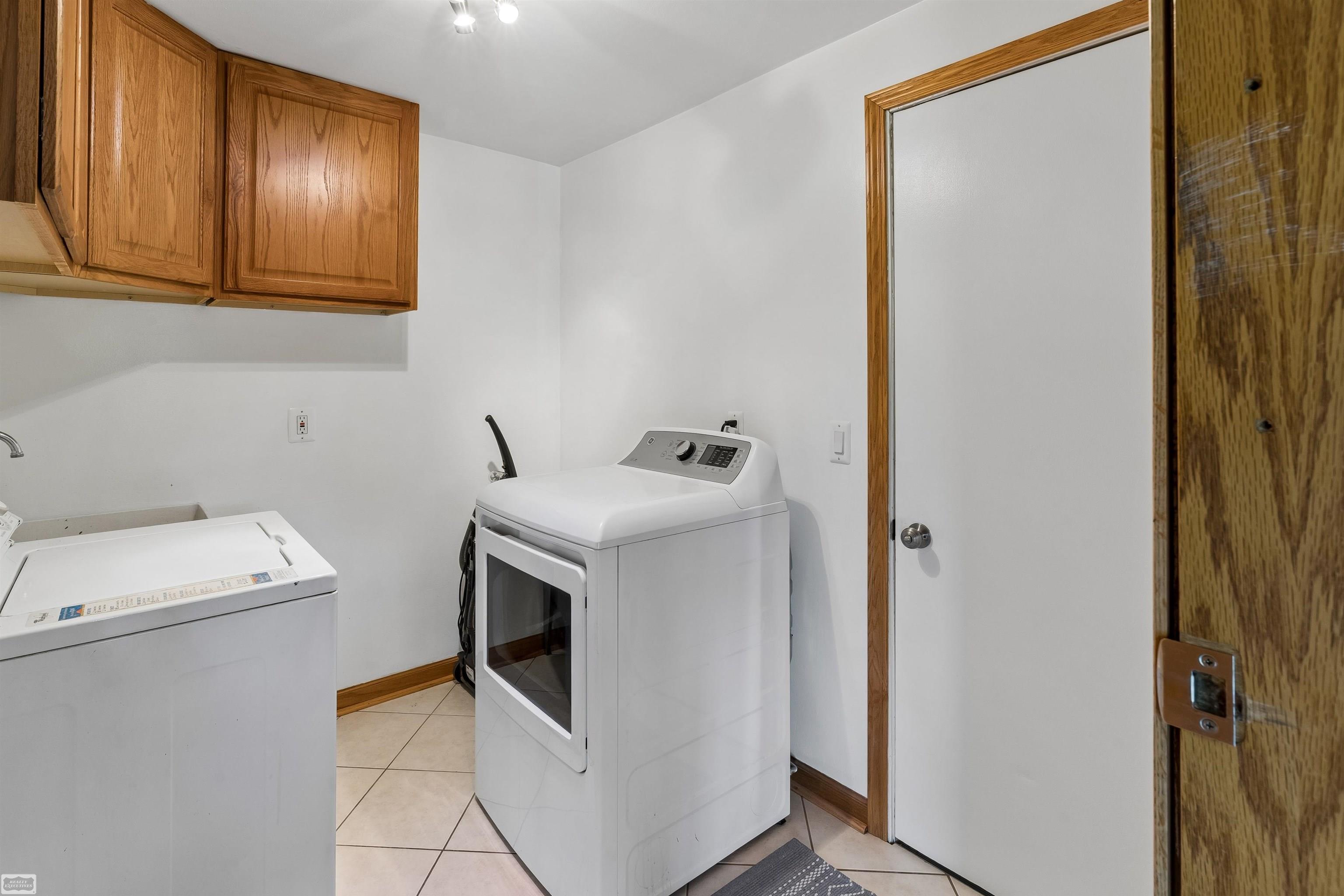 28697 South River Road Harrison Township, MI 48045 - Photo 23 of 41
