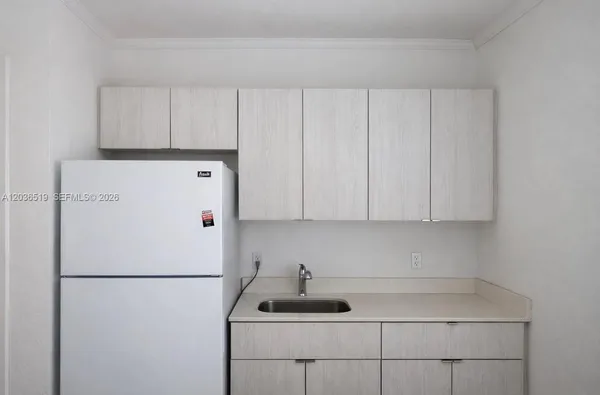 $1,600 | 572 Northeast 67th Street, Unit 5, Miami, FL 33138