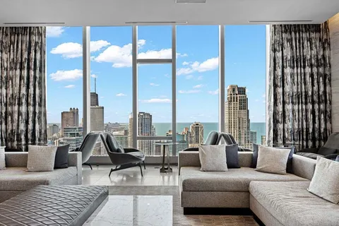 $2,550,000 | 363 East Wacker Drive, Unit 2506, Chicago, IL 60601