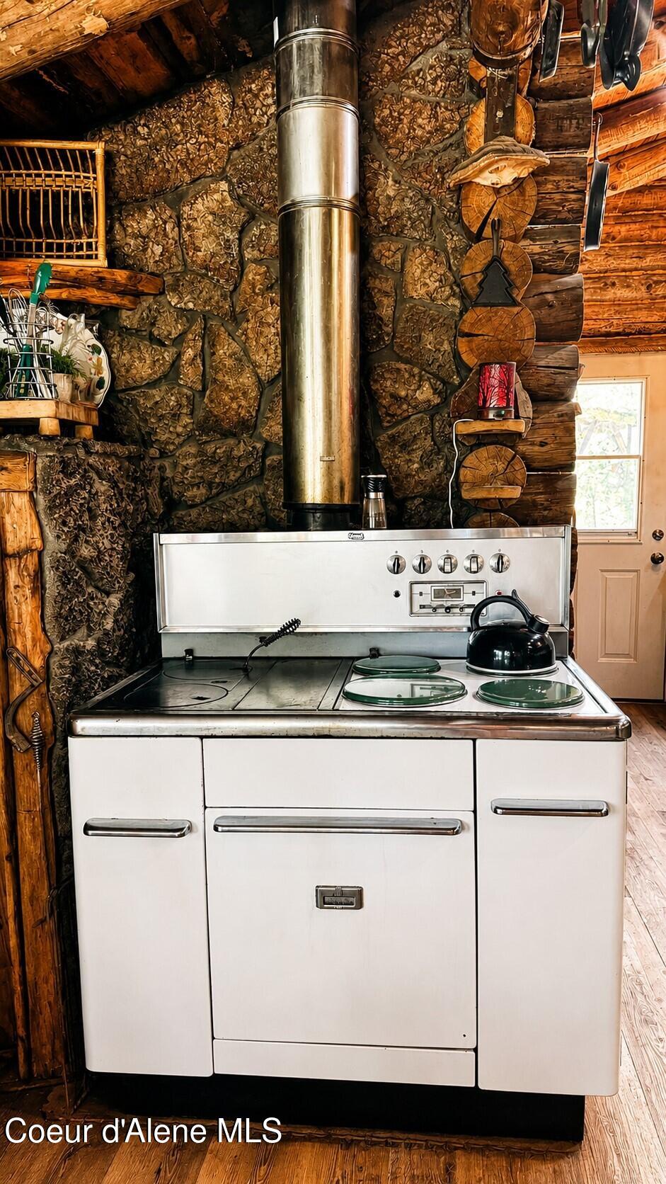 13227 West Elder Road Worley, ID 83876 - Photo 13 of 42 Dual Fuel Range