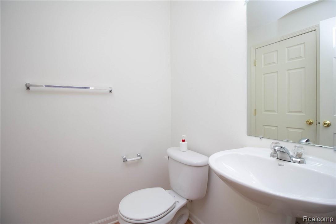 11794 Farmington Road, Unit 90 Livonia, MI 48150 - Photo 12 of 31 11.jpg