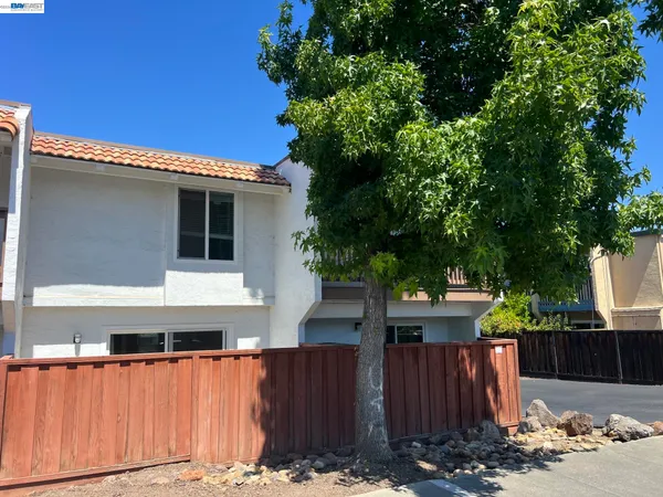 $2,285 | 3499 Norton Way, Unit 13, Pleasanton, CA 94566