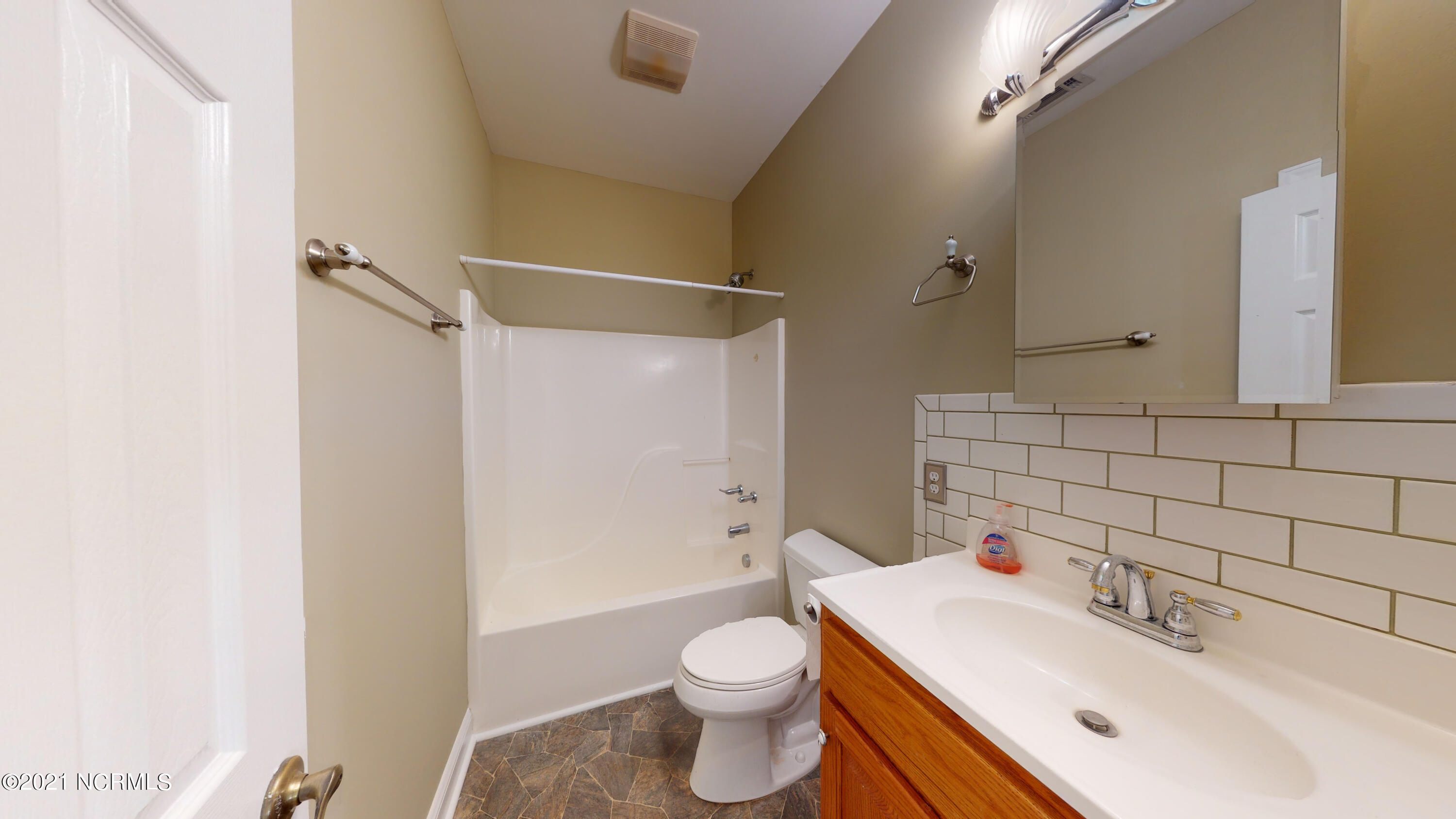 304 Huffmantown Road Richlands, NC 28574 - Photo 28 of 32 hall bath
