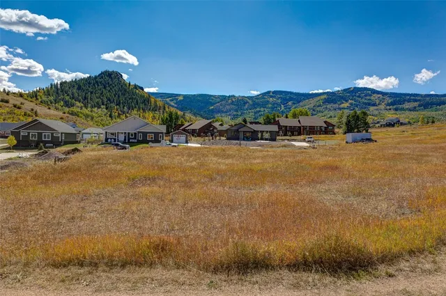 a view of a houses with a yard