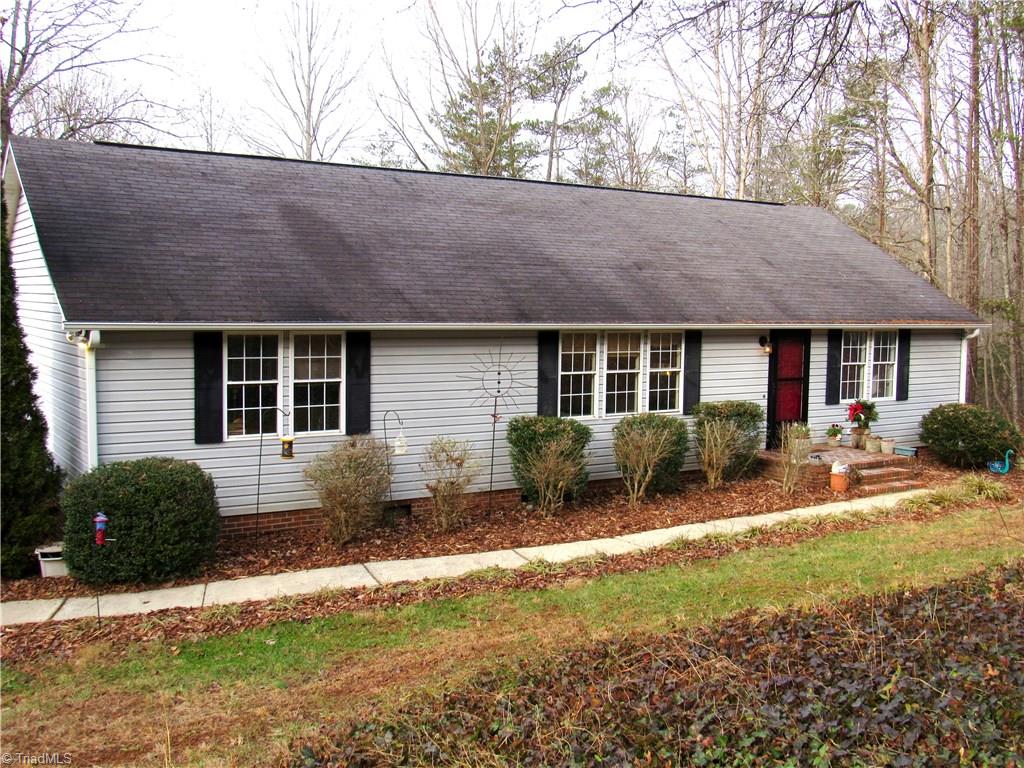 1135 Fox Hills Road Pinnacle, NC 27043 - Photo 3 of 30
