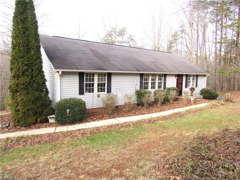 1135 Fox Hills Road Pinnacle, NC 27043 - Photo 9 of 30