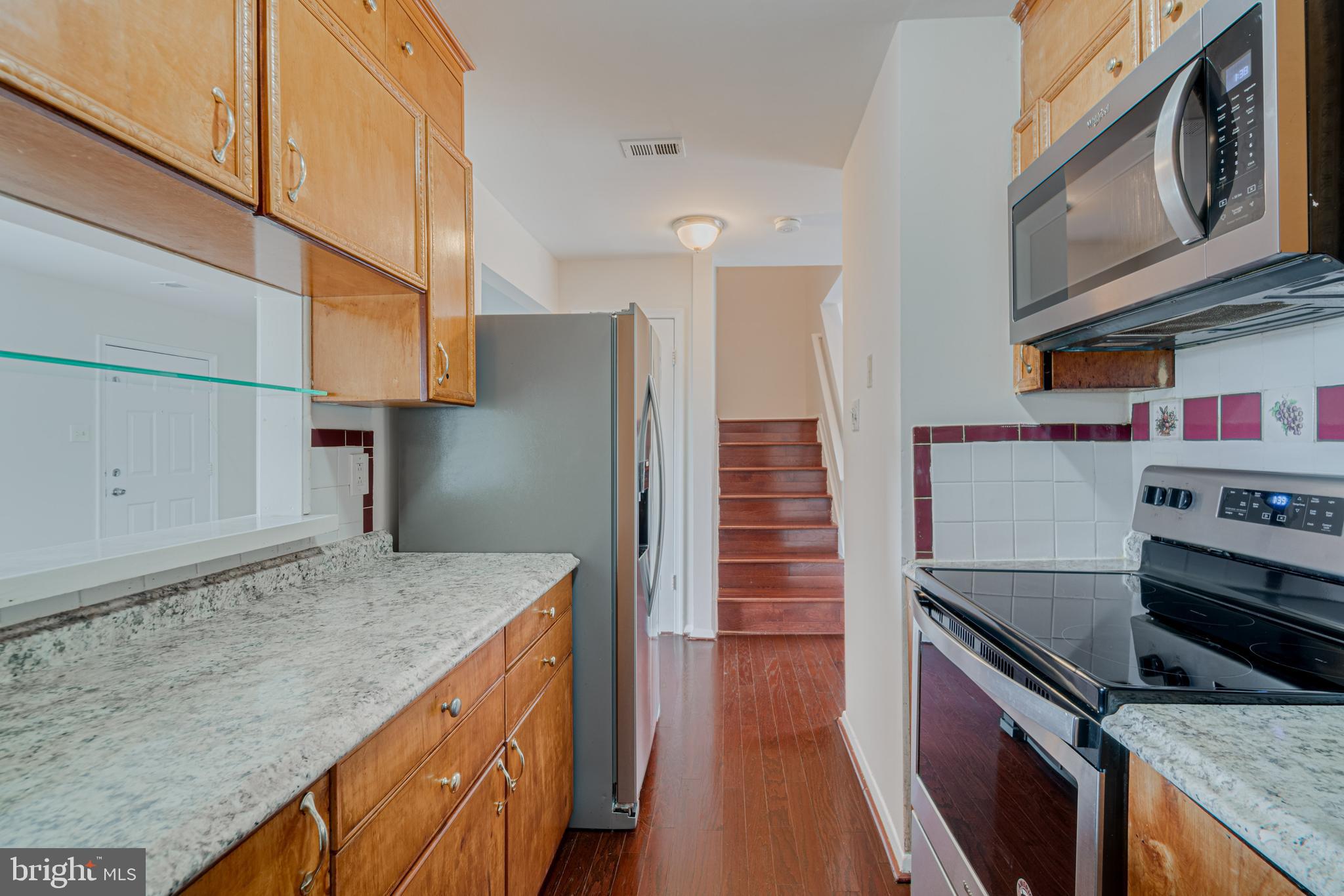9580 Inverary Court Lorton, VA 22079 - Photo 11 of 29 Kitchen
