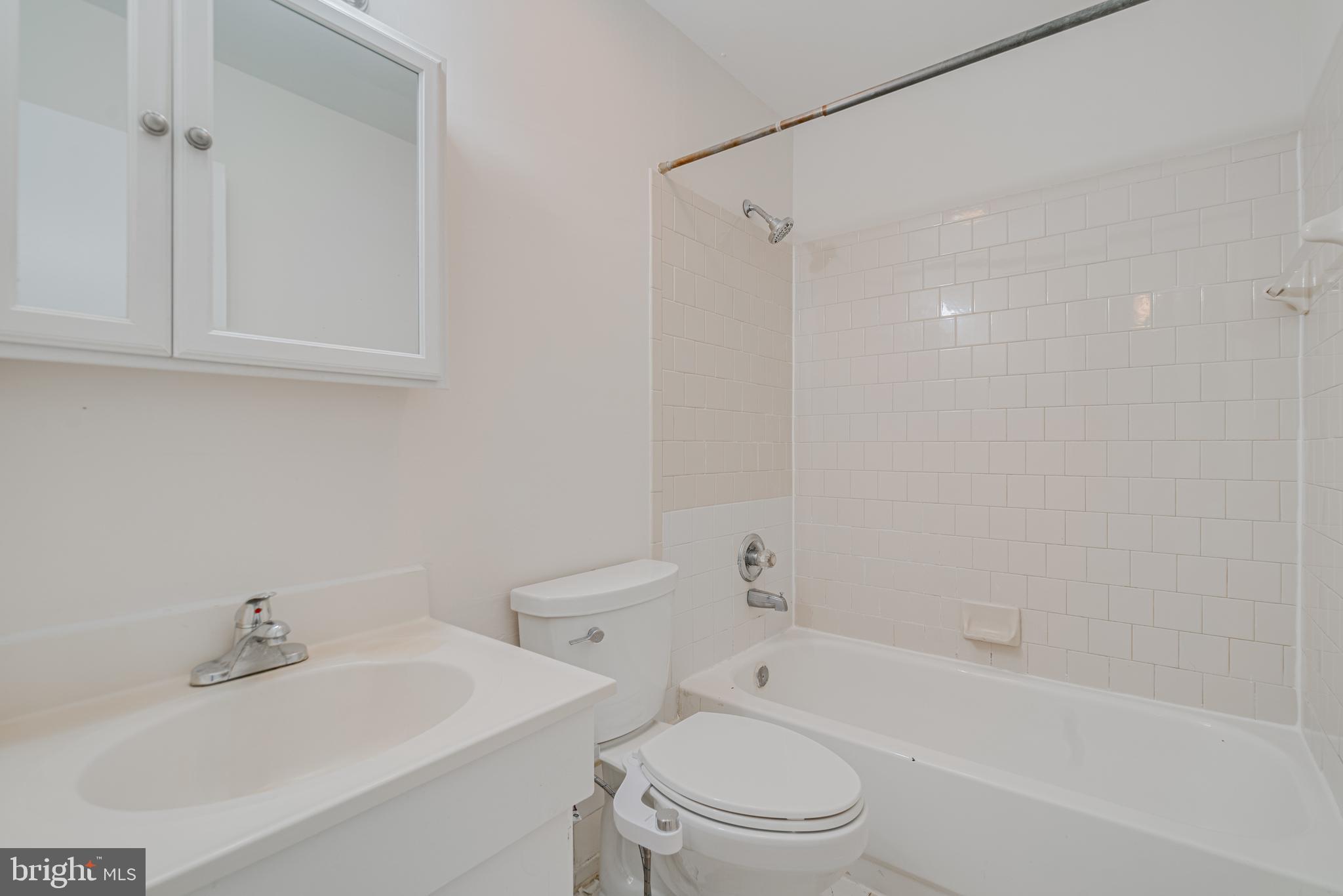 9580 Inverary Court Lorton, VA 22079 - Photo 21 of 29 Master bathroom