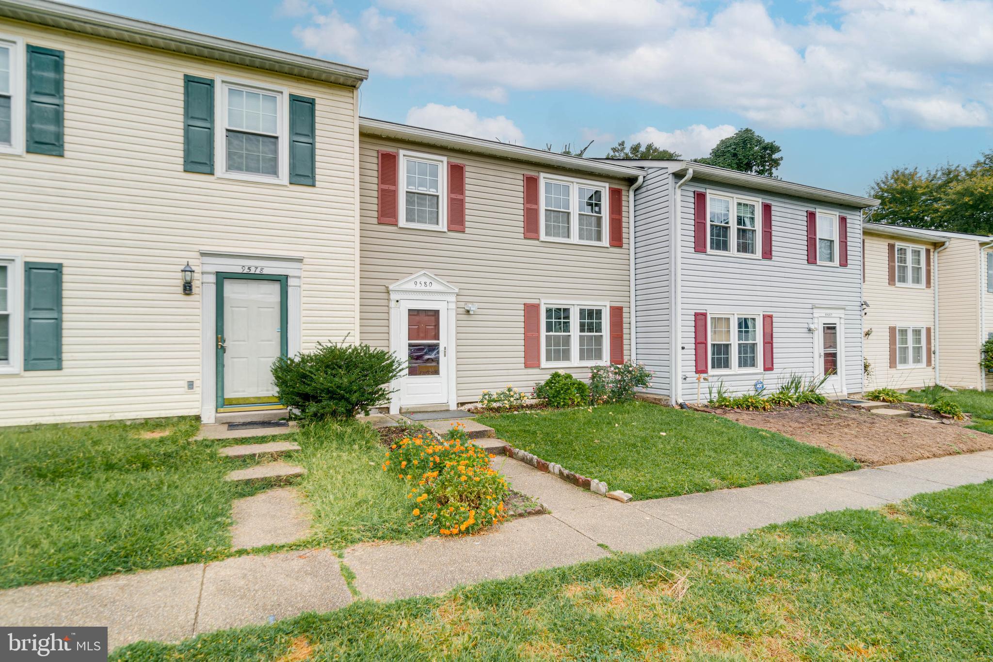 9580 Inverary Court Lorton, VA 22079 - Photo 3 of 29 Front view with grassy lawn