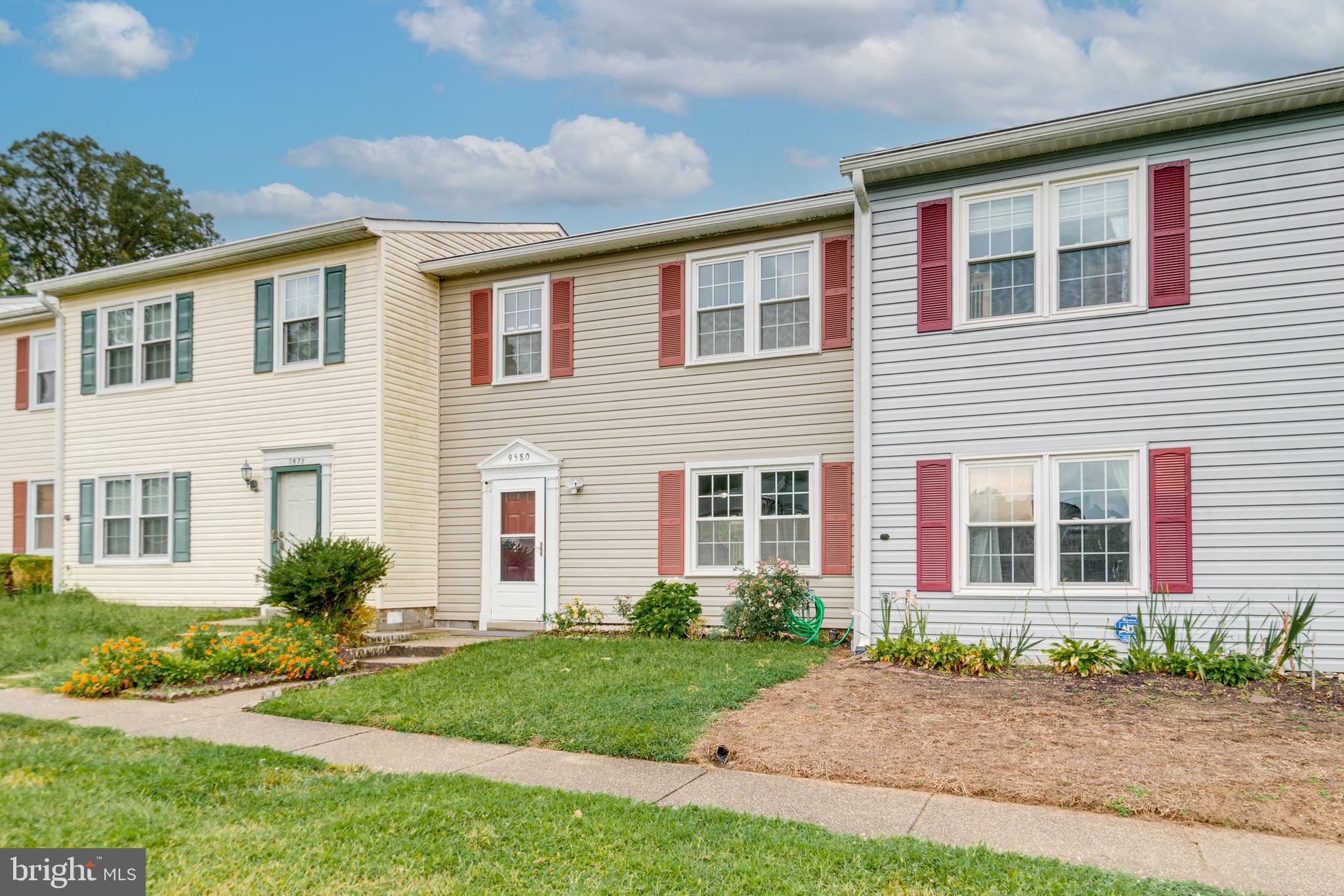 9580 Inverary Court Lorton, VA 22079 - Photo 4 of 29 Front of view with grassy lawn