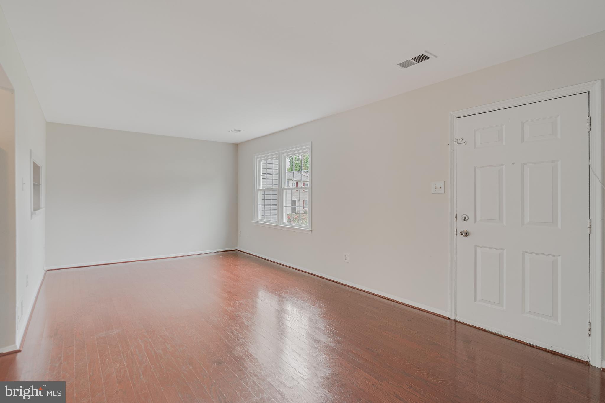 9580 Inverary Court Lorton, VA 22079 - Photo 6 of 29 Living room Hardwood floors