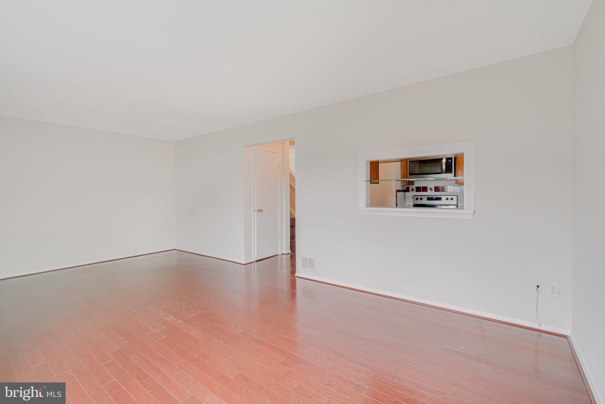 9580 Inverary Court Lorton, VA 22079 - Photo 7 of 29 Living room Hardwood floors