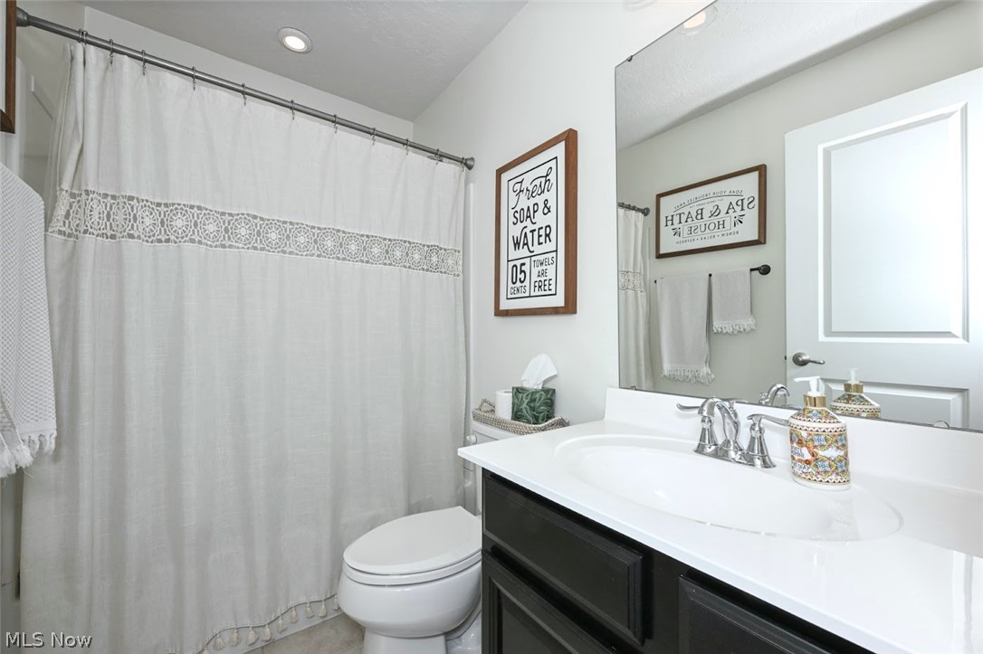 3021 Stonehurst Road Uniontown, OH 44685 - Photo 30 of 48 *FULL BATHROOM W/SHOWER & TUB, WHITE CRISP COUNTERTOP & BLACK VANITY ~