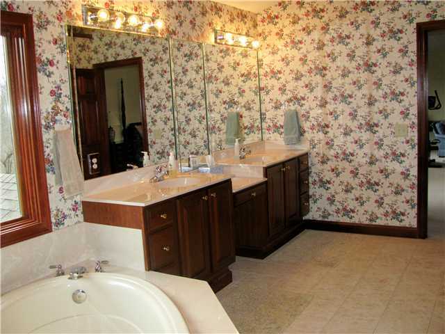 7588 Cook Road Powell, OH 43065 - Photo 17 of 22 Gallery Image 17