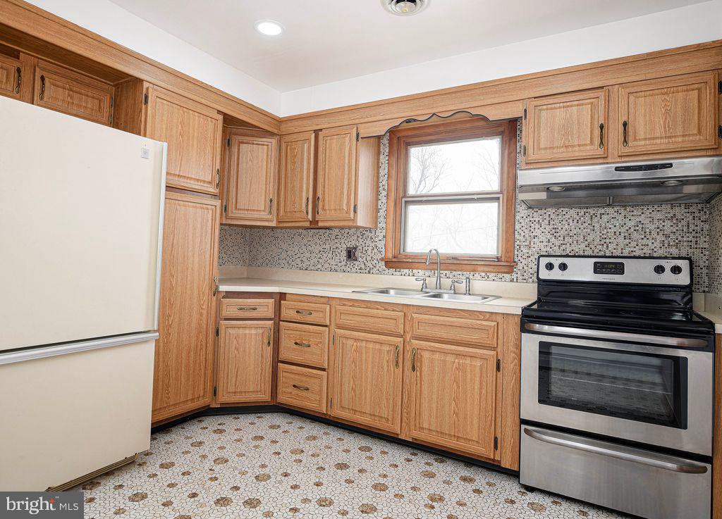 8007 Sagramore Road Baltimore, MD 21237 - Photo 15 of 41 a kitchen with granite countertop cabinets stainless steel appliances and a window