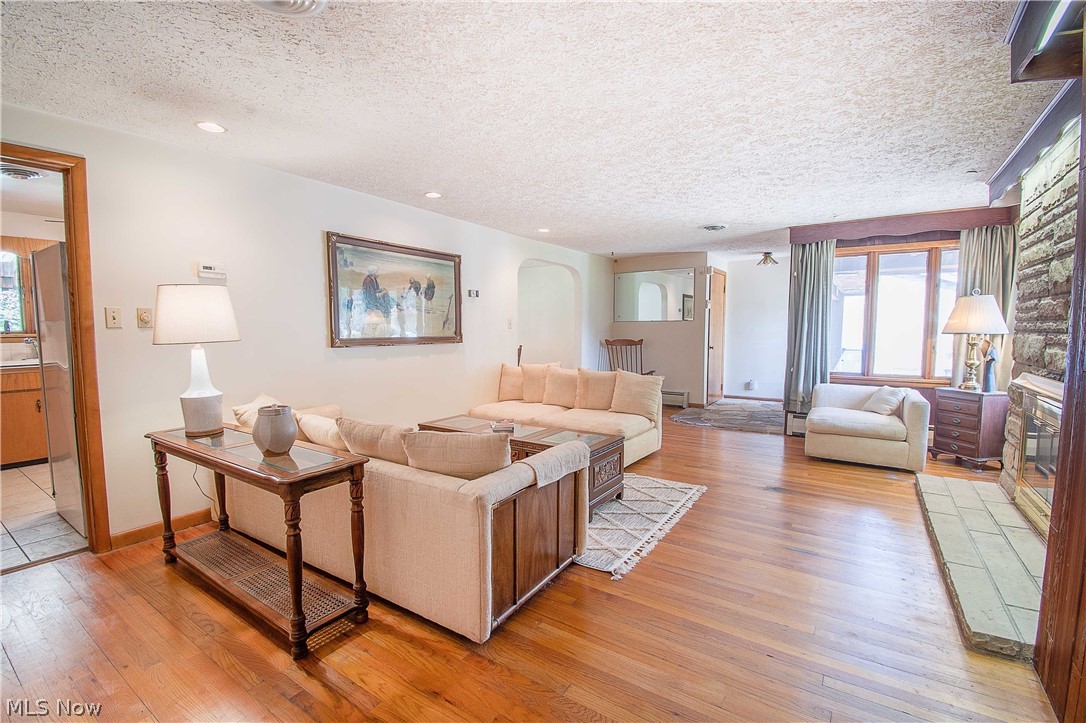 2128 Pressler Road Akron, OH 44312 - Photo 13 of 35 The great room.