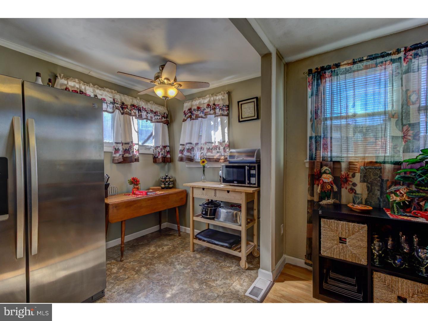 2063 Heather Road Folcroft, PA 19032 - Photo 9 of 22 Kitchen