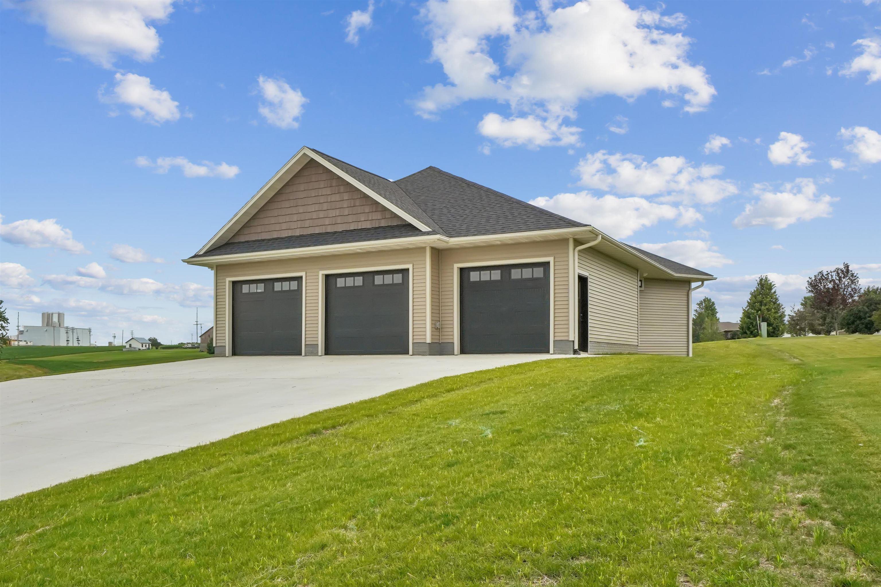 113 Countryside Road Luana, IA 52156 - Photo 5 of 43 Gallery Image 5