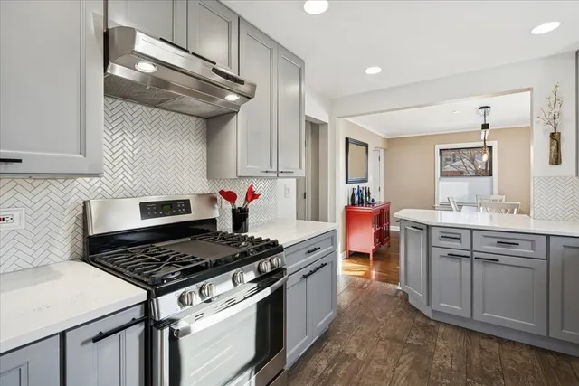 a kitchen that has a lot of cabinets in it