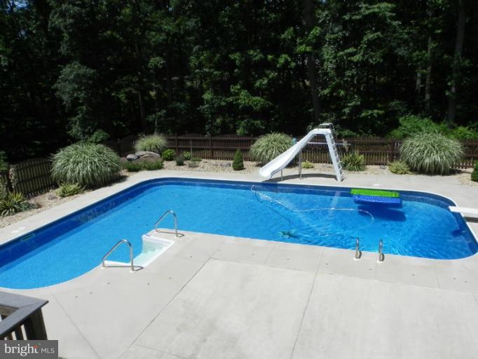 193 Red Fox Road Harpers Ferry, WV 25425 - Photo 3 of 30 Inground 4.5' to 10.5' Deep Pool