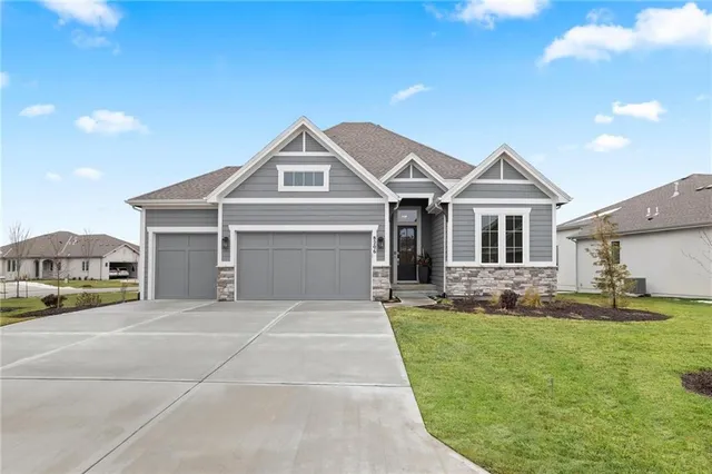 $929,720 | 8164 Roundtree Street, Lenexa, KS 66220