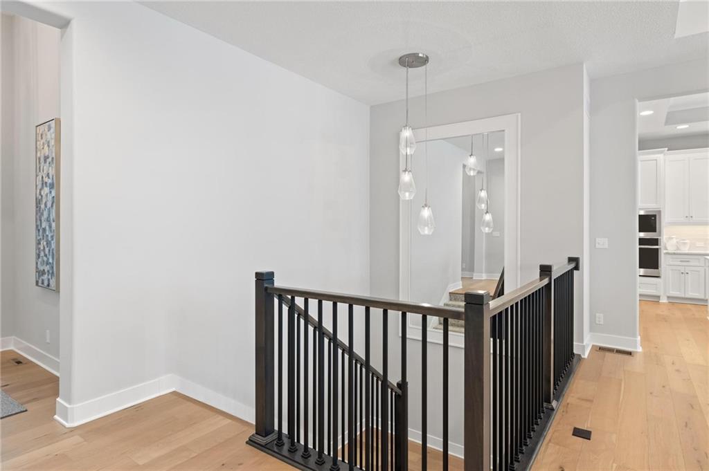 8164 Roundtree Street Lenexa, KS 66220 - Photo 4 of 28