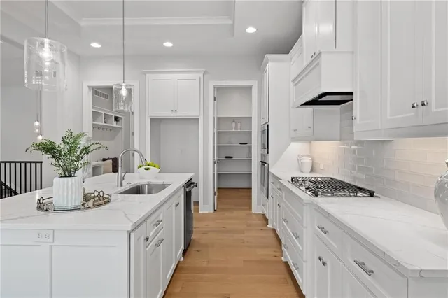 $929,720 | 8164 Roundtree Street, Lenexa, KS 66220