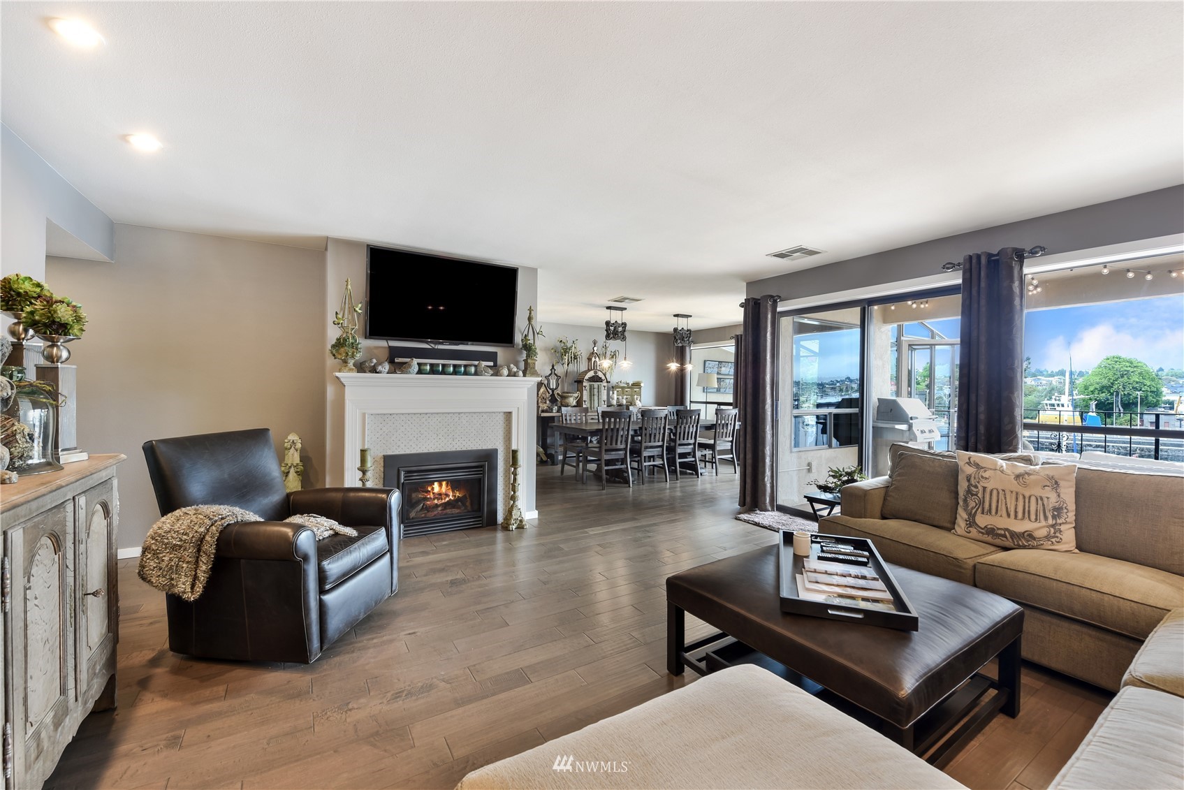 3100 West Commodore Way, Unit 102 Seattle, WA 98199 - Photo 4 of 15 Gallery Image 4