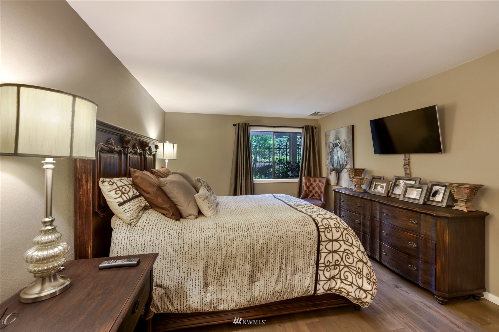 3100 West Commodore Way, Unit 102 Seattle, WA 98199 - Photo 8 of 15 Gallery Image 8