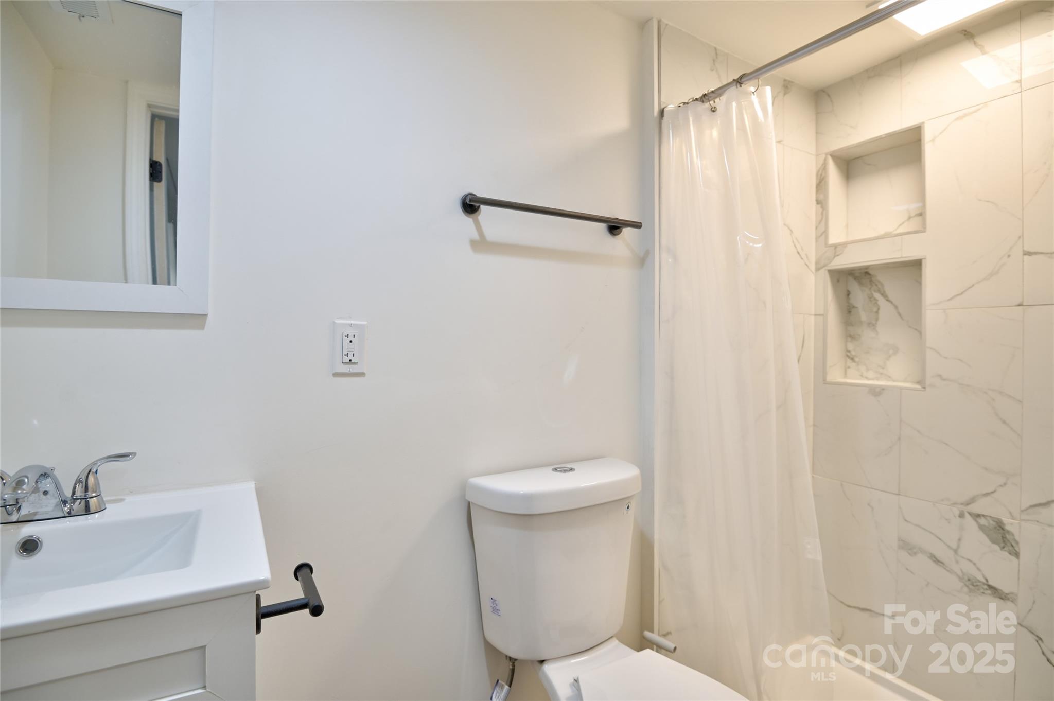 313 Heyward Street Rock Hill, SC 29730 - Photo 20 of 29 a bathroom with a toilet sink and shower