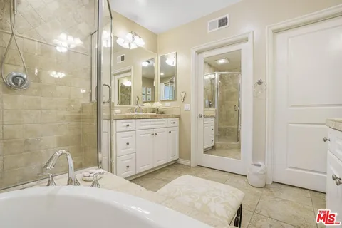 $1,158,000 | 13031 Villosa Place, Unit 122, Playa Vista, CA 90094