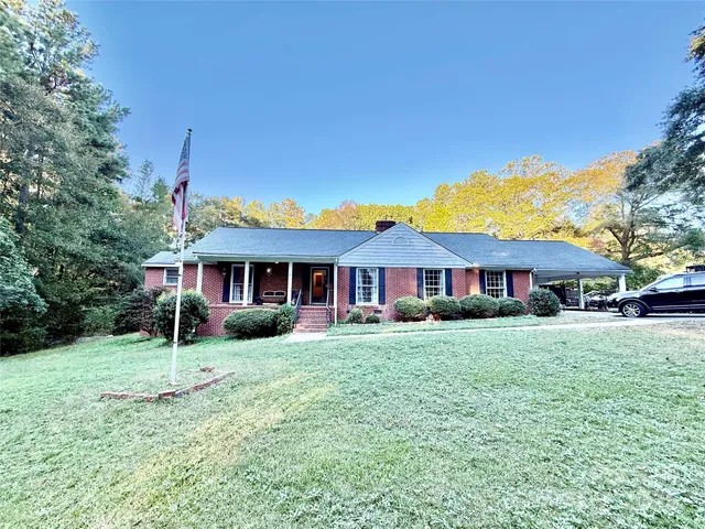 $295,000 | 43 Pinecrest Avenue, Great Falls, SC 29055