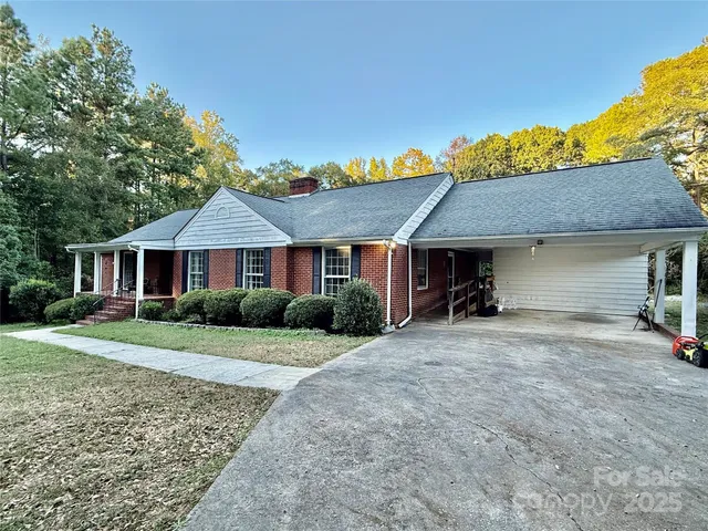 $295,000 | 43 Pinecrest Avenue, Great Falls, SC 29055