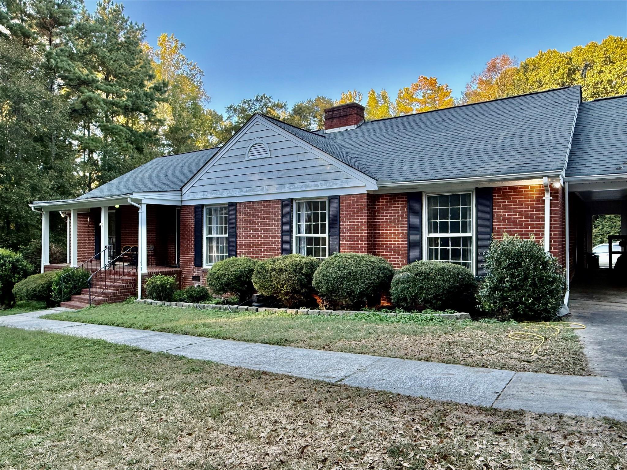 43 Pinecrest Avenue Great Falls, SC 29055 - Photo 3 of 36