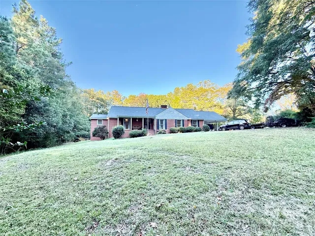 $295,000 | 43 Pinecrest Avenue, Great Falls, SC 29055