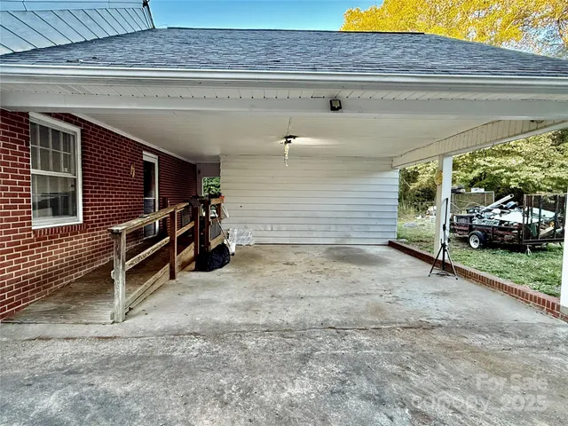 $295,000 | 43 Pinecrest Avenue, Great Falls, SC 29055