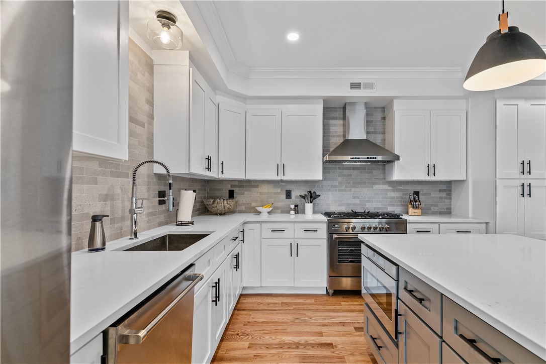 2 Eastnor Road, Unit 2 Newport, RI 02840 - Photo 6 of 42 Gallery Image 6