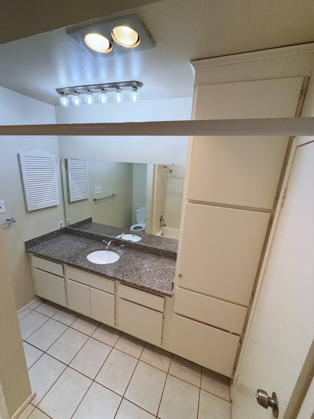 2210 Dorrington Street, Unit 504 Houston, TX 77030 - Photo 13 of 17