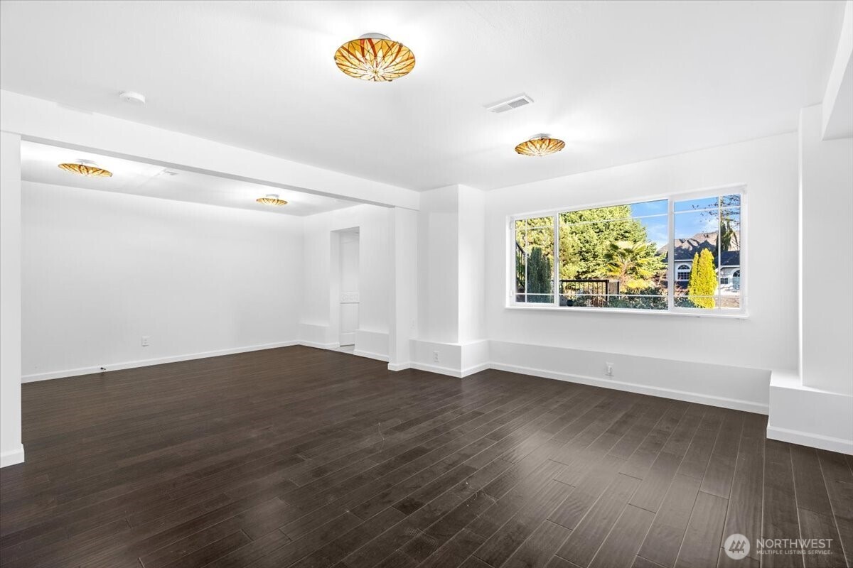 8145 5th Avenue Southwest Seattle, WA 98106 - Photo 32 of 38