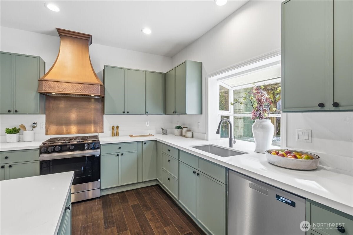 8145 5th Avenue Southwest Seattle, WA 98106 - Photo 9 of 38